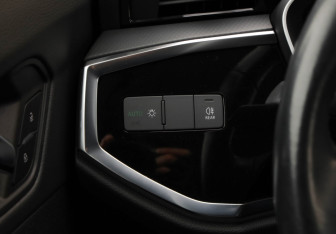 Подержанный автомобиль Audi Q3 2020 года (25 фото)