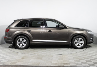 Подержанный автомобиль Audi Q7 2015 года (4 фото)