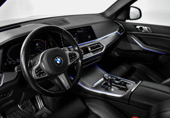 Подержанный автомобиль BMW X5 2020 года (28 фото)