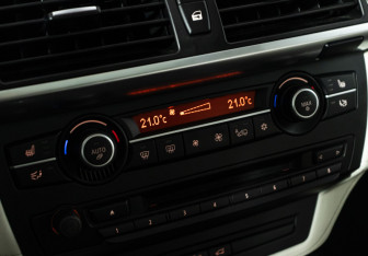 Подержанный автомобиль BMW X5 2010 года (18 фото)