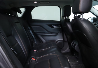 Подержанный автомобиль Jaguar F-Pace 2016 года (25 фото)