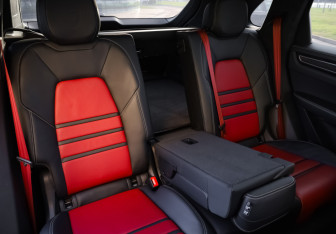 Подержанный автомобиль Porsche Cayenne 2021 года (32 фото)