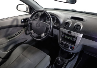 Подержанный автомобиль Chevrolet Lacetti Wagon 2007 года (9 фото)