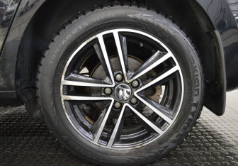 Подержанный автомобиль Skoda Rapid Liftback 2016 года (9 фото)