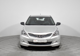 Подержанный автомобиль Hyundai Solaris Hatchback 2015 года (2 фото)