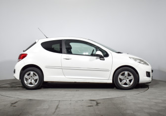 Подержанный автомобиль Peugeot 207 Hatchback 2010 года (4 фото)