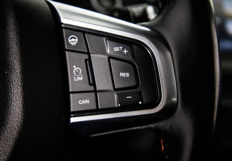 Подержанный автомобиль Land Rover Discovery Sport 2016 года (18 фото)