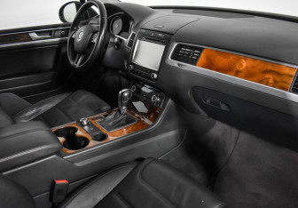Подержанный автомобиль Volkswagen Touareg 2013 года (16 фото)