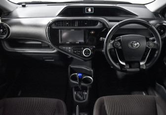 Подержанный автомобиль Toyota Aqua 2019 года (10 фото)