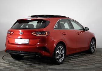 Подержанный автомобиль Kia Ceed Hatchback 2019 года (5 фото)