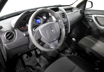 Подержанный автомобиль Renault Duster 2015 года (9 фото)