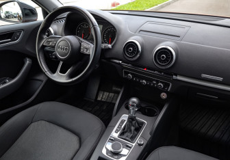 Подержанный автомобиль Audi A3 Sedan 2017 года (9 фото)