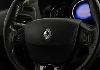 Подержанный автомобиль Renault Fluence 2014 года (12 фото)