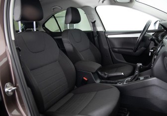 Подержанный автомобиль Skoda Octavia Liftback 2016 года (11 фото)
