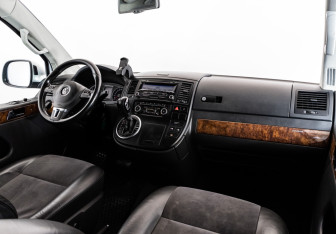 Подержанный автомобиль Volkswagen Multivan 2010 года (9 фото)