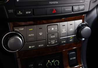 Подержанный автомобиль Toyota Highlander 2011 года (14 фото)