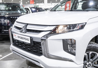 Подержанный автомобиль Mitsubishi L200 2021 года (3 фото)