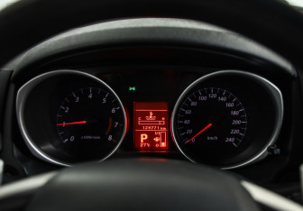 Подержанный автомобиль Mitsubishi ASX 2014 года (11 фото)