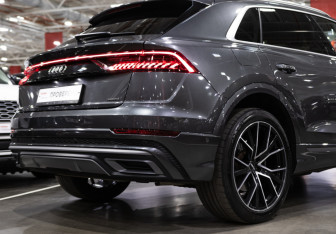 Подержанный автомобиль Audi Q8 2020 года (8 фото)