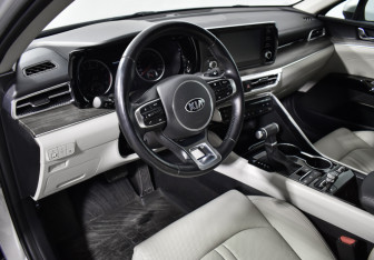 Подержанный автомобиль Kia K5 2021 года (9 фото)