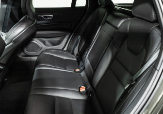 Подержанный автомобиль Volvo V60 Cross Country 2019 года (10 фото)