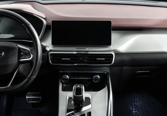 Подержанный автомобиль Geely Coolray 2021 года (14 фото)