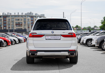 Подержанный автомобиль BMW X7 2019 года (5 фото)