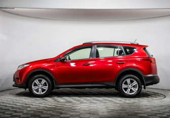 Подержанный автомобиль Toyota RAV4 2014 года (8 фото)