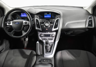 Подержанный автомобиль Ford Focus Hatchback 2012 года (14 фото)