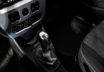 Подержанный автомобиль Renault Logan Sedan 2013 года (10 фото)