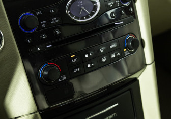 Подержанный автомобиль Infiniti FX 2010 года (21 фото)