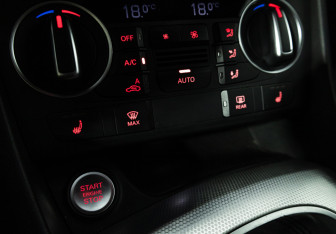 Подержанный автомобиль Audi Q3 2015 года (16 фото)