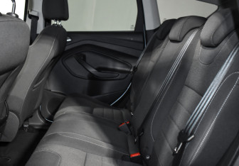 Подержанный автомобиль Ford Kuga 2015 года (12 фото)