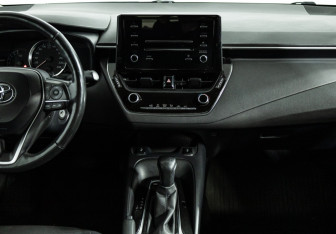 Подержанный автомобиль Toyota Corolla Sedan 2019 года (14 фото)