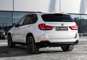 Подержанный автомобиль BMW X5 2017 года (9 фото)