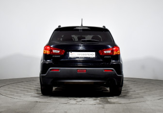 Подержанный автомобиль Mitsubishi ASX 2011 года (6 фото)