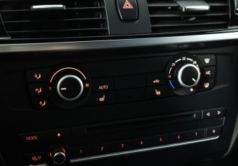 Подержанный автомобиль BMW X3 2015 года (15 фото)