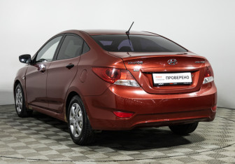 Подержанный автомобиль Hyundai Solaris Sedan 2012 года (7 фото)