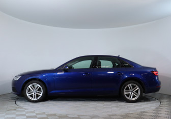 Подержанный автомобиль Audi A4 Sedan 2018 года (9 фото)