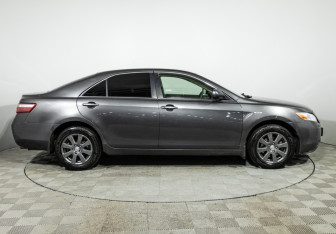Подержанный автомобиль Toyota Camry Sedan 2006 года (4 фото)