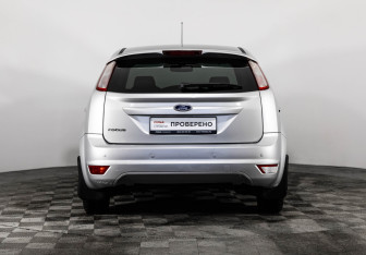 Подержанный автомобиль Ford Focus Hatchback 2011 года (6 фото)