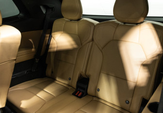 Подержанный автомобиль Lynk&Co 09 2023 года (26 фото)