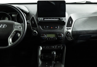 Подержанный автомобиль Hyundai ix35 2013 года (14 фото)