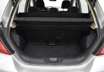 Подержанный автомобиль Nissan Tiida Hatchback 2010 года (15 фото)