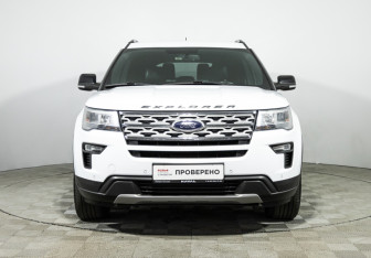 Подержанный автомобиль Ford Explorer 2019 года (2 фото)