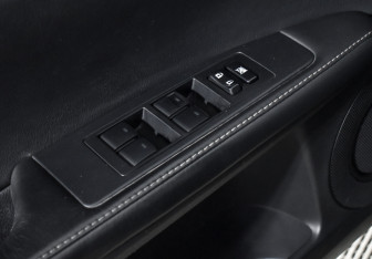 Подержанный автомобиль Lexus ES 2012 года (10 фото)