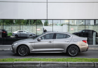 Подержанный автомобиль Genesis G70 2020 года (9 фото)