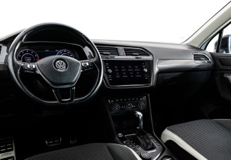 Подержанный автомобиль Volkswagen Tiguan 2018 года (16 фото)