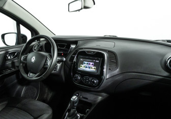 Подержанный автомобиль Renault Kaptur 2017 года (9 фото)