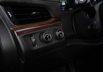 Подержанный автомобиль Cadillac Escalade Suv 2017 года (32 фото)